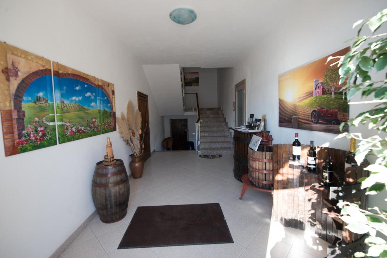 Residence Il Grappolo Di Gavi กาวี ภายนอก รูปภาพ